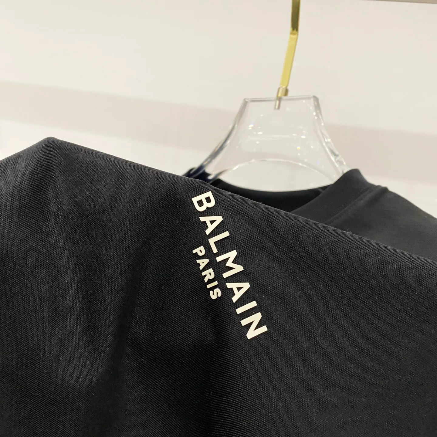 BALMAIN/Balmain-Pure cotton gram round neck T-shirt Classic simple silicone letter small label LOGO embossed logo Pure quality original fabric 100% cotton Versatile fashion light luxury trend tag collar label wash three labels complete Size: XS-L Color: Black. White. Green. Khaki color. Royal Blue color